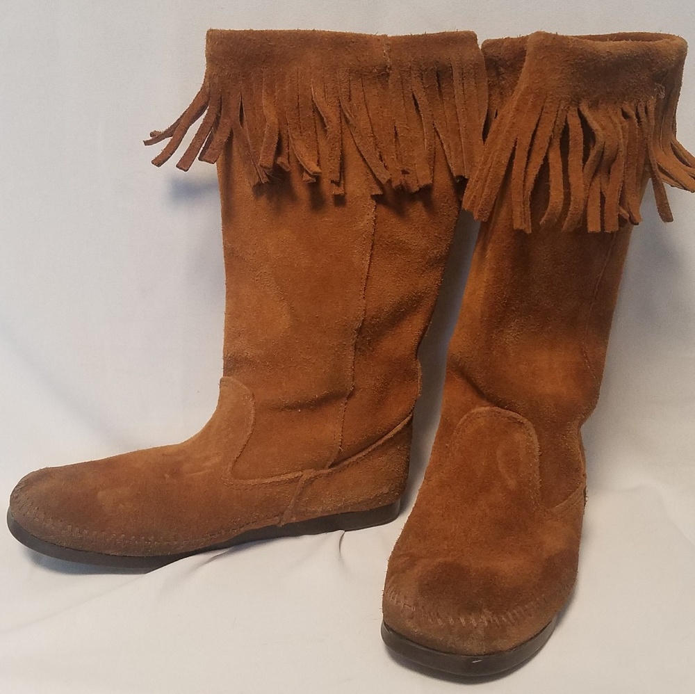 Minnetonka Moccasins suede fringe boots size 8